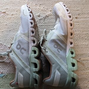 On Women's Running shoes 9.5